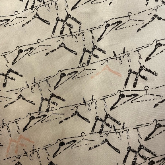 Hanger print white top size S/M - Picture 5 of 5